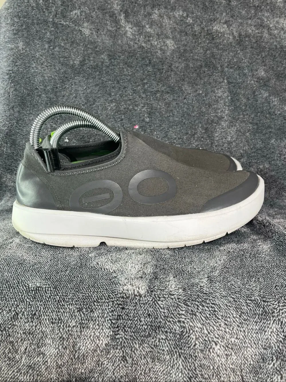 OOFOS OOmg Low Recovery Slip-On Shoes Gray White Men's 8 / EU 41 Cushioned